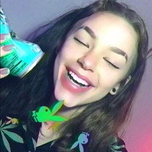 Meet your Posher, Alaya